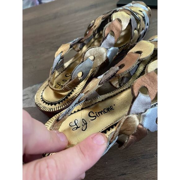 6/$25 L.J. Simone Brazilian Leather Sandals - Picture 2 of 6